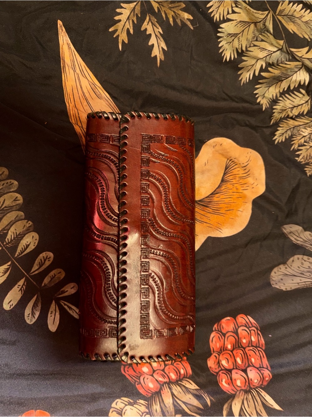 Men's Brown Tooled Leather Card & Key Holder - Handstitched